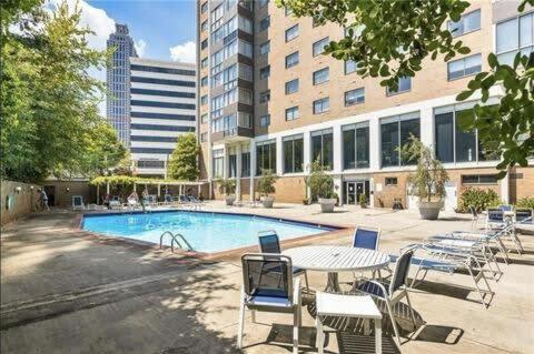 Apartment Downtown 24h Concierge 3 Bds 2br Onsite Parking Lm706 *