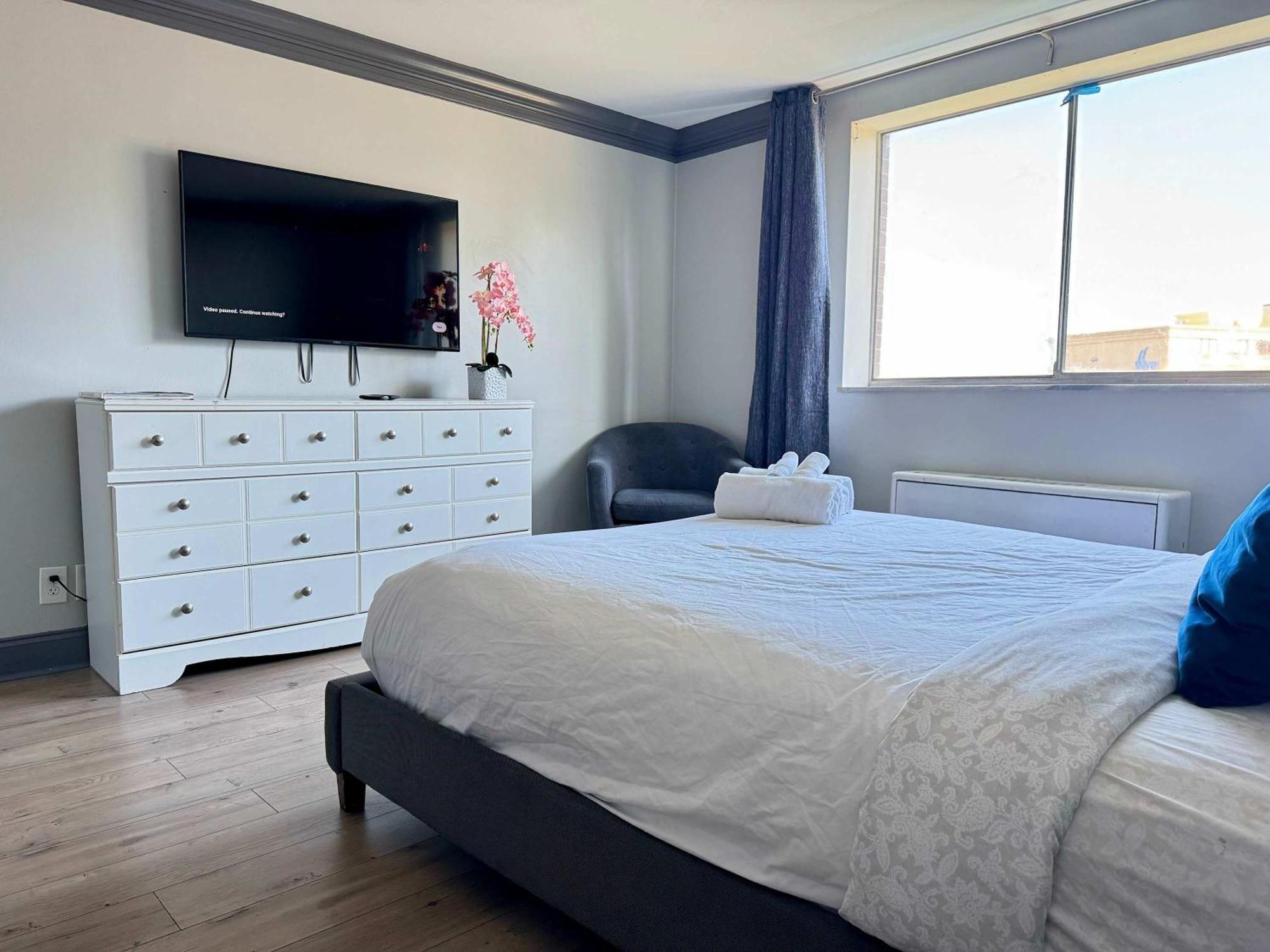 Apartment Downtown 24h Concierge 3 Bds 2br Onsite Parking Lm706