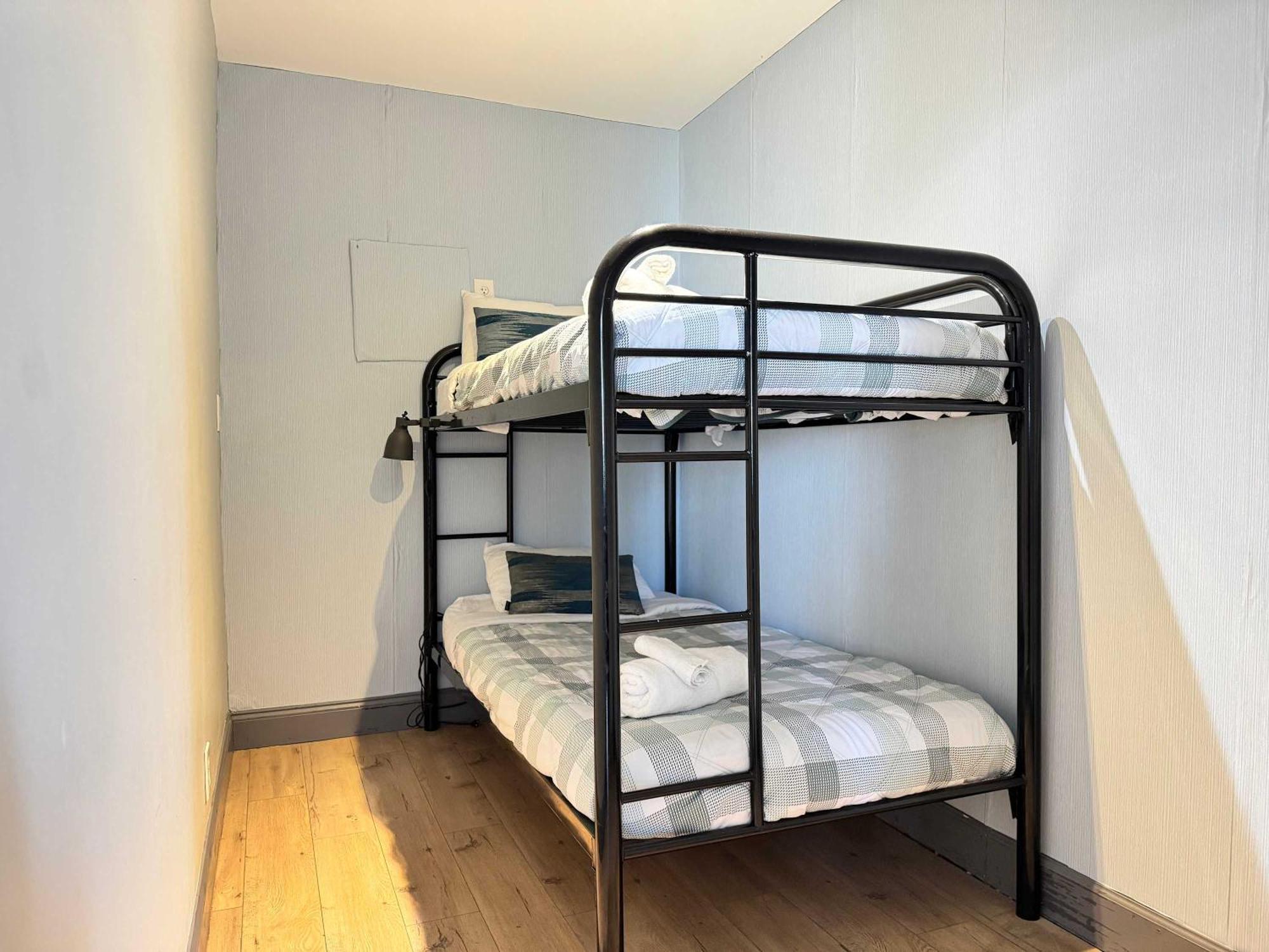 Downtown 24h Concierge 3 Bds 2br Onsite Parking Lm706